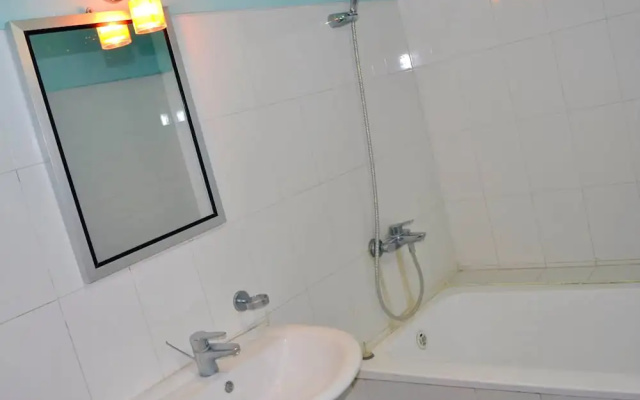 Thampa Tourist Hotel in Vavuniya