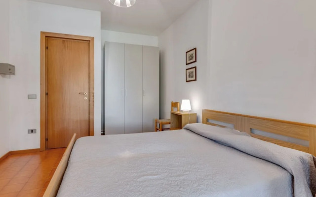 Comfortable Apartment in Garda With Swimming Pool