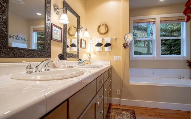 Cozy Ketchum Retreat - Pet Friendly!