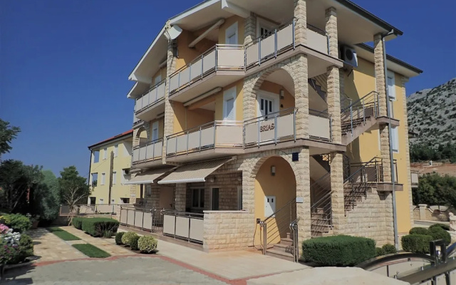 Asja-on Quiet Location and With Beautiful Garden
