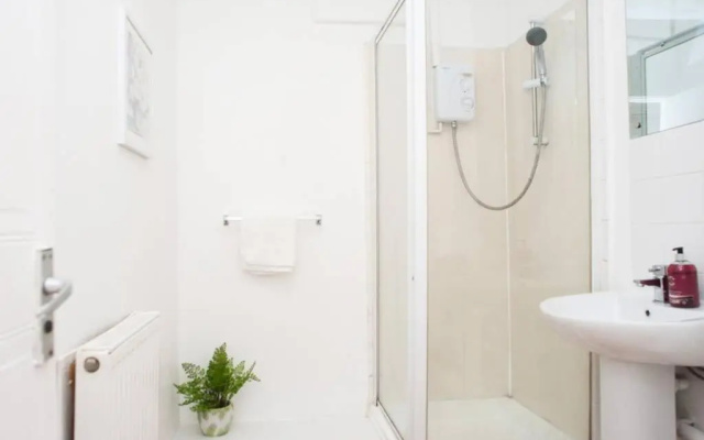 Brynglas Newport flat sleeps 8 - Mycityhaven