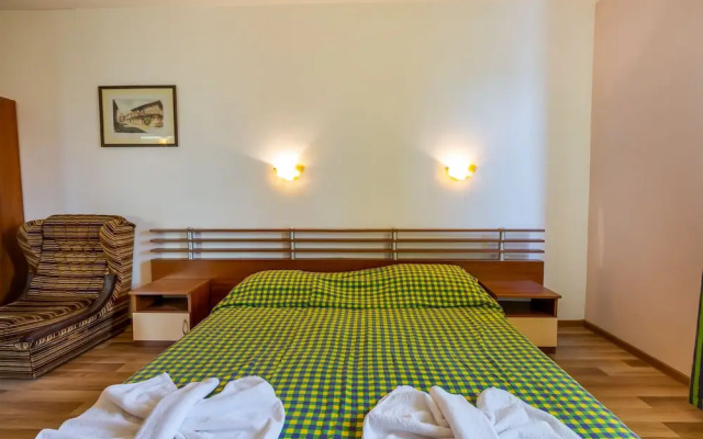 Family Triple Room in Dafinka Guest House