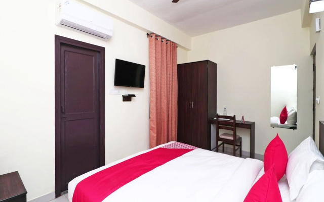 OYO 14811 Hotel Royal Monarch