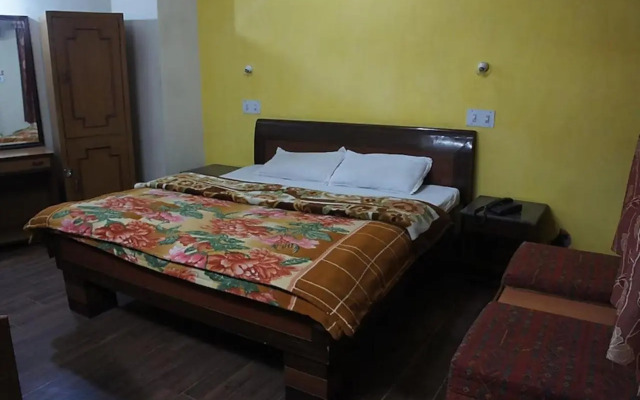 Goroomgo Dalhousie Shangrila Hotel
