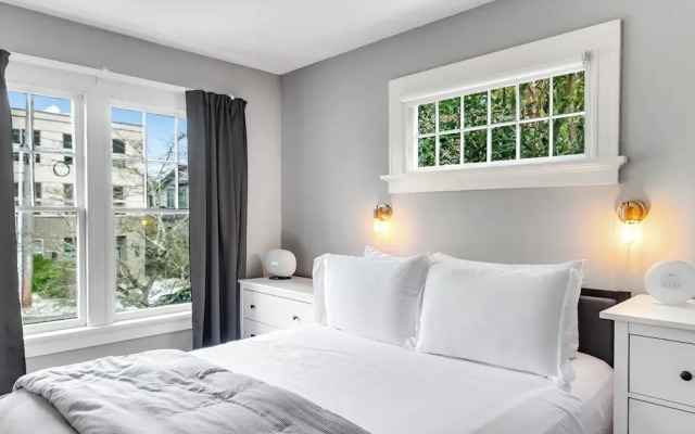 Montlake Hideaway in Spite House
