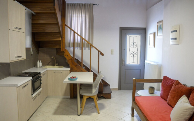 "sifakis Gorgeous Stone House"