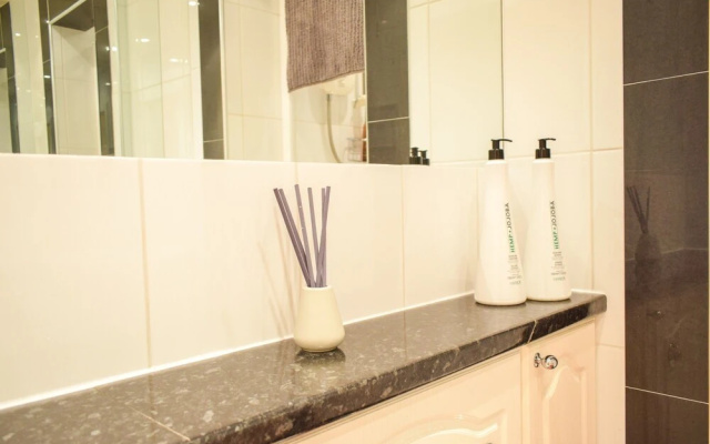 Lovely 2 Bedroom Apartment Near Botanical Gardens