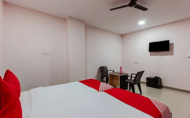 OYO 24993 Royal Inn Hotel