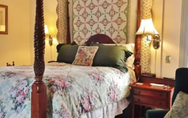 Inn At The Canal Bed & Breakfast