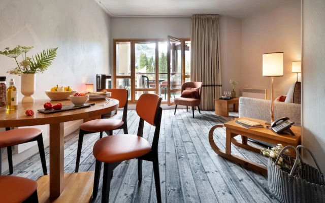 Scenic 4-person Mountain View Retreat