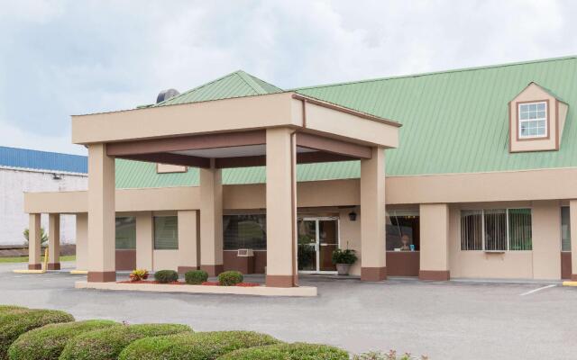 Отель Days Inn by Wyndham Meridian вид на фасад