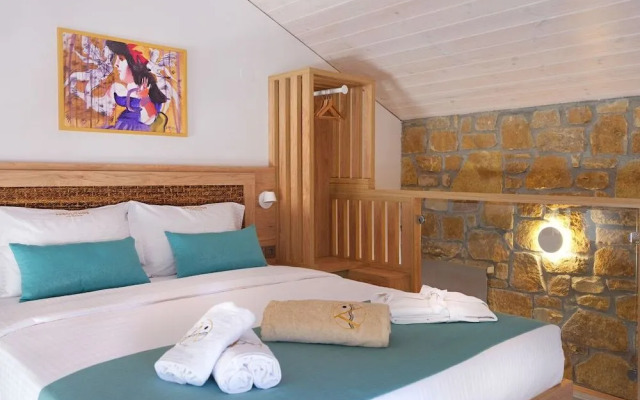 Akrolithos luxury suites
