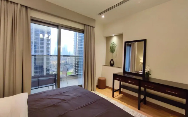 SuperHost - Downtown Apartment With Charming Park Views