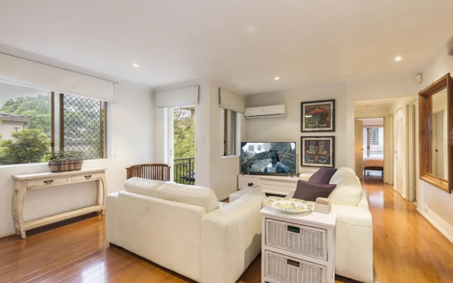 Coogee Beach With AC Close To Beach And City