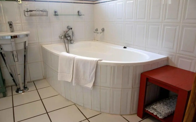 Melsetters Guest Room