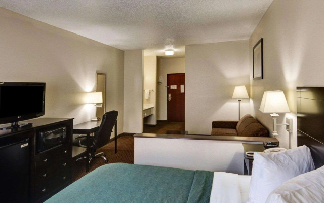 Quality Inn & Suites Wichita Falls I-44