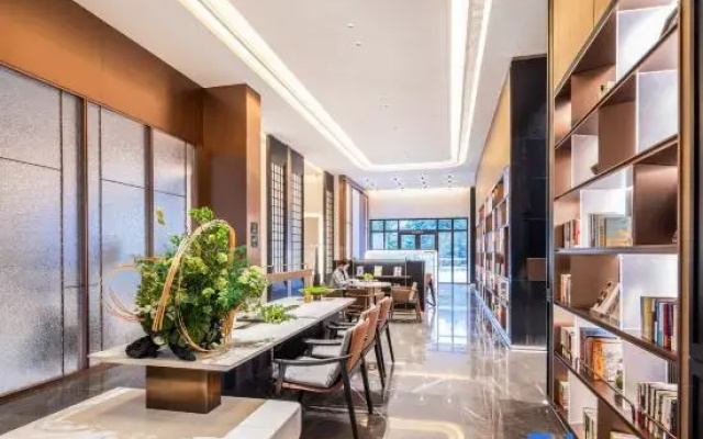 Atour Hotel Yantai Zhifu Station Red Star Macalline