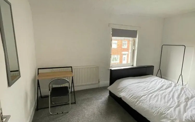 Lovely and Bright 2 bed House