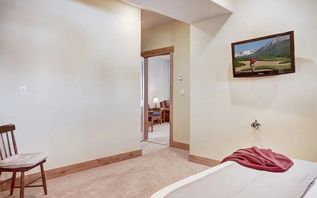 Gold Run Getaway 5 Bedroom Home by RedAwning