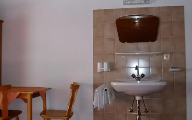 ApartBabsi