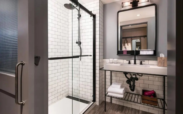 Moxy Portland Downtown