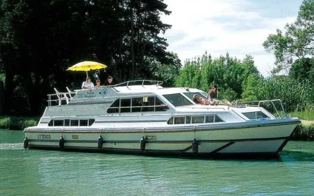 Le Boat Benson