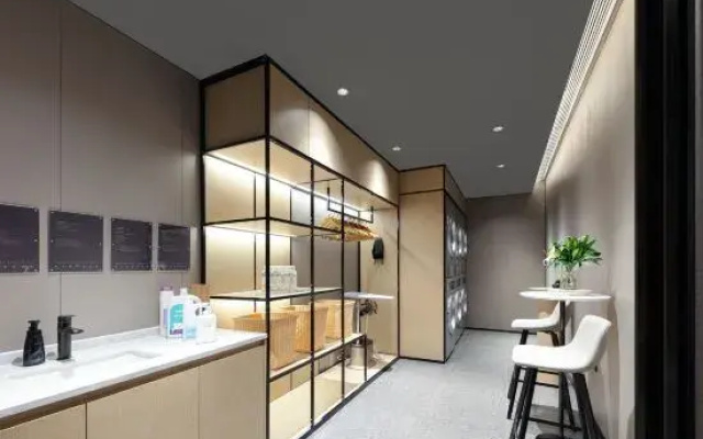 Ningbo Beilun Youth sports port Atour Hotel