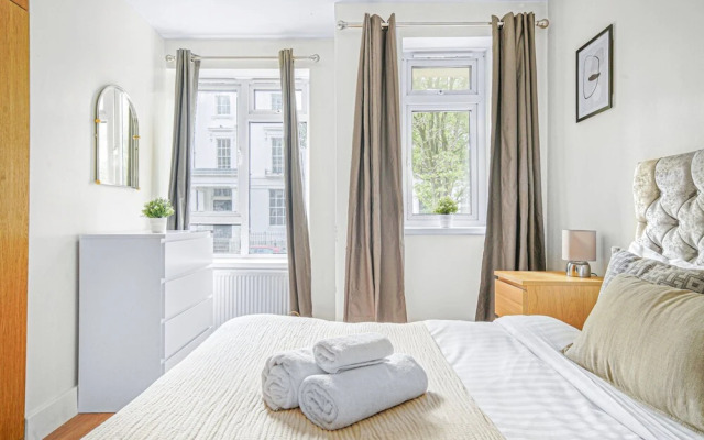 Paddington Station 2BR City Apartment