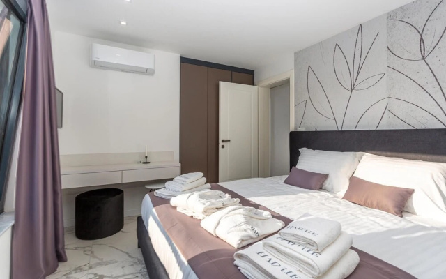 Beautiful Apartment in Malinska With Jacuzzi, Wifi and 3 Bedrooms
