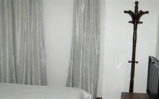 Qingdao Heng He Four Business hotel