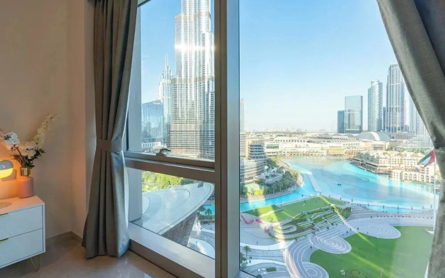 Full Burj Khalifa & Fountain View Show