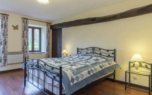 Lovely Holiday Home amidst Meadows in Sourdeval-les-Bois