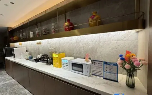 Xi'an Wanxin International Hotel (Huimin Street Bell Tower Subway Station Branch)