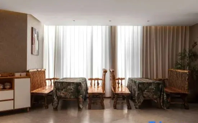 Starway Hotel (Burqin Shenhu South Road)