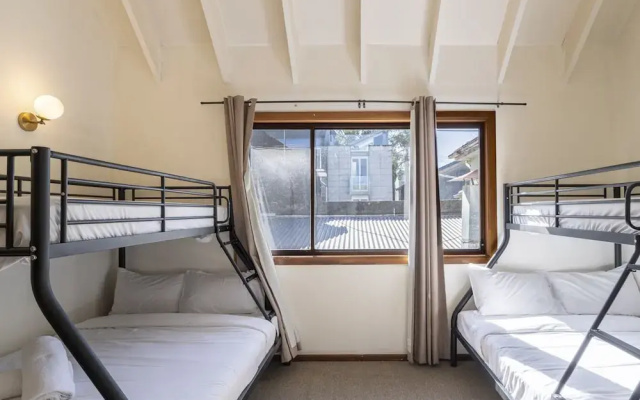 Kozyguru | Balmain | Townhouse bridge view or Charming Comfy Studio