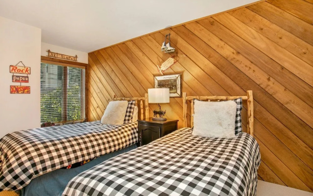 125 Ridgepoint  3 Bedroom Townhouse by RedAwning