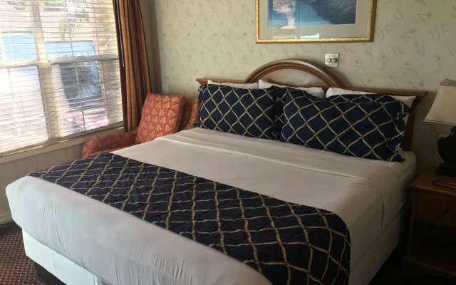 The Palomar Inn