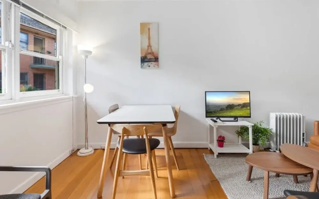 Comfy One-bedroom Unit Between City and Airport