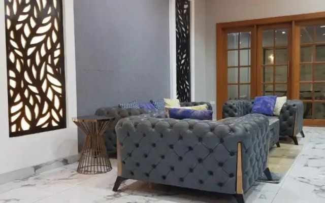 Silver Palm Hotel