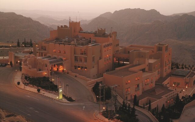 Отель Movenpick Nabatean Castle Hotel Иордания, Вади-Муса - отзывы, цены и фото номеров - забронировать отель Movenpick Nabatean Castle Hotel онлайн вид на фасад