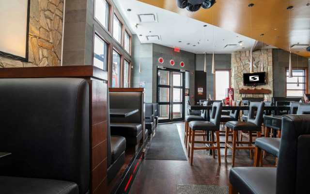 Sandman Hotels & Suites Calgary West