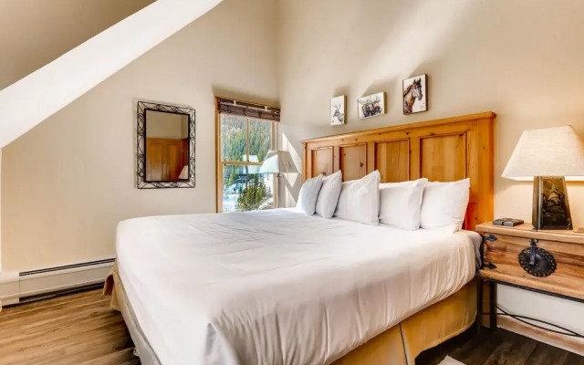 Premier 3br  - Walk Distance To Slopes. Kids Ski Free! 3 Bedroom Condo by RedAwning