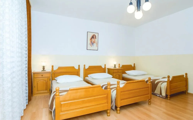 Amazing Home in Omis With Wifi and 4 Bedrooms