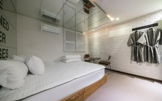 Busan Daeyeondong Hotel with