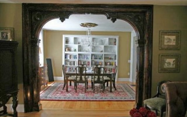 Monier Manor