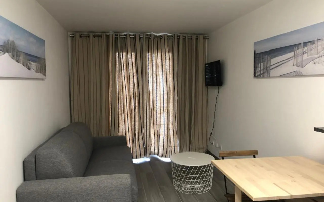 Studio à 50 m de la mer avec parking privatif