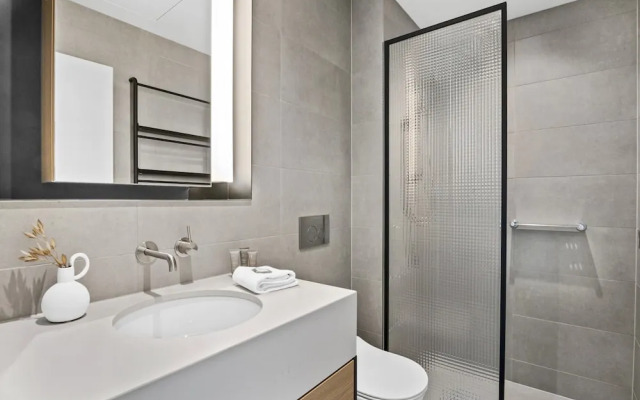 2BR High-rise Southbank Pool & Gym Near Casino