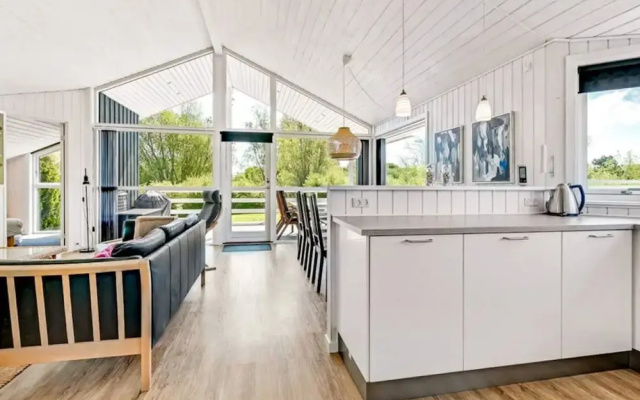5 Star Holiday Home in Humble