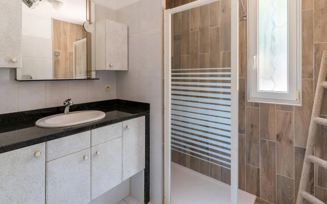Minerve Holiday Home With Garden