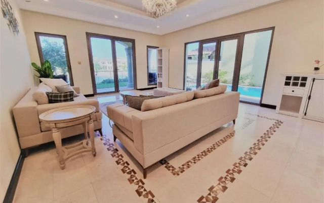Palm Jumeirah Stunning 4BHK Villa